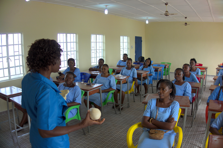 Unterricht in der Hebammenschule in Sierra Leone