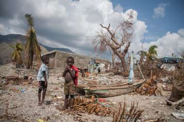 Kinder in Haiti nach dem Hurrikan.