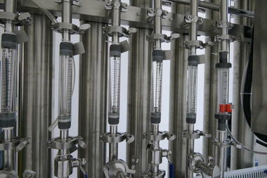 Die neue Wasseraufbereitungsanlage spielt eine wichtige Rolle für die zukünftige Produktion von Labor-Reagenzien.