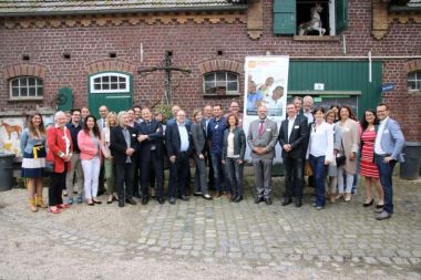 Das Netzwerk der Unternehmer-Initiative Niederrhein (UI) für action medeor feierte auf dem Mengelshof seinen dritten Geburtstag.