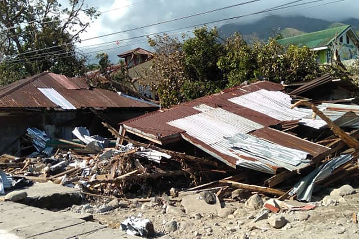Taifun Rai hat auf den Philippinen in manchen Regionen bis zu 95 Prozent der Häuser zerstört, action medeor bringt Soforthilfe auf den Weg.