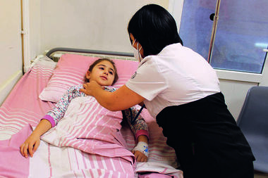 Im ARABKIR Medical Center in Jerewan werden regelmäßig Kinder  behandelt. Durch den Zustrom an Flüchtlingen aus Bergkarabach steigen  aktuell die Patientenzahlen und der Bedarf an Medikamenten. 