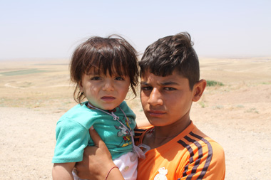 Zwei Kinder im Flüchtlingscamp Esyan im Irak.