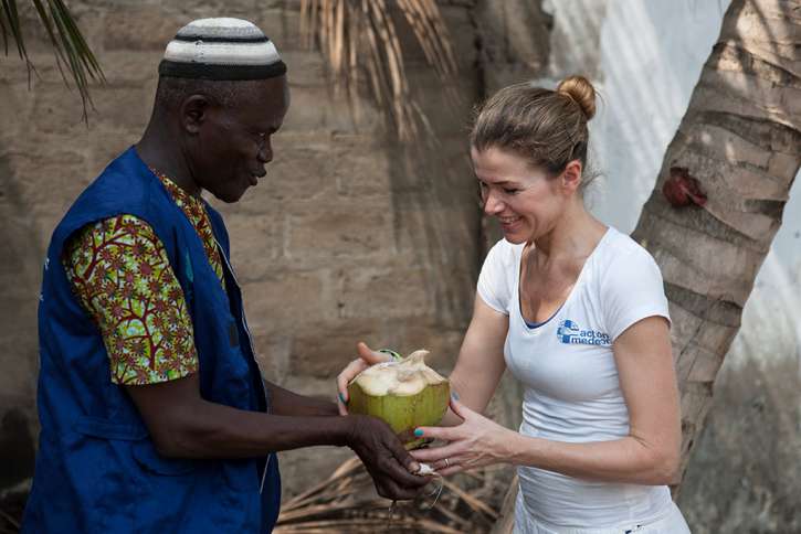 Zum ersten Mal reiste Anke Engelke 2013 mit action medeor nach Togo.