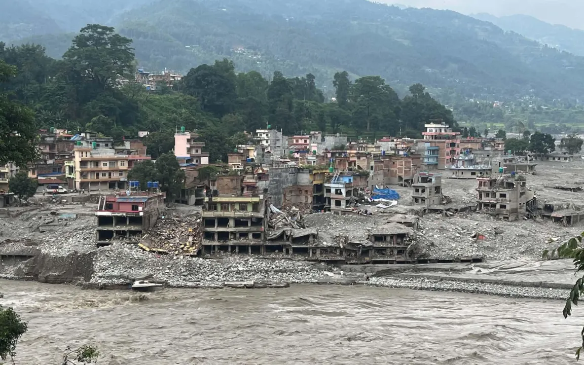 Zerstörte Gebäude nach der Sturzflut in Nepal.